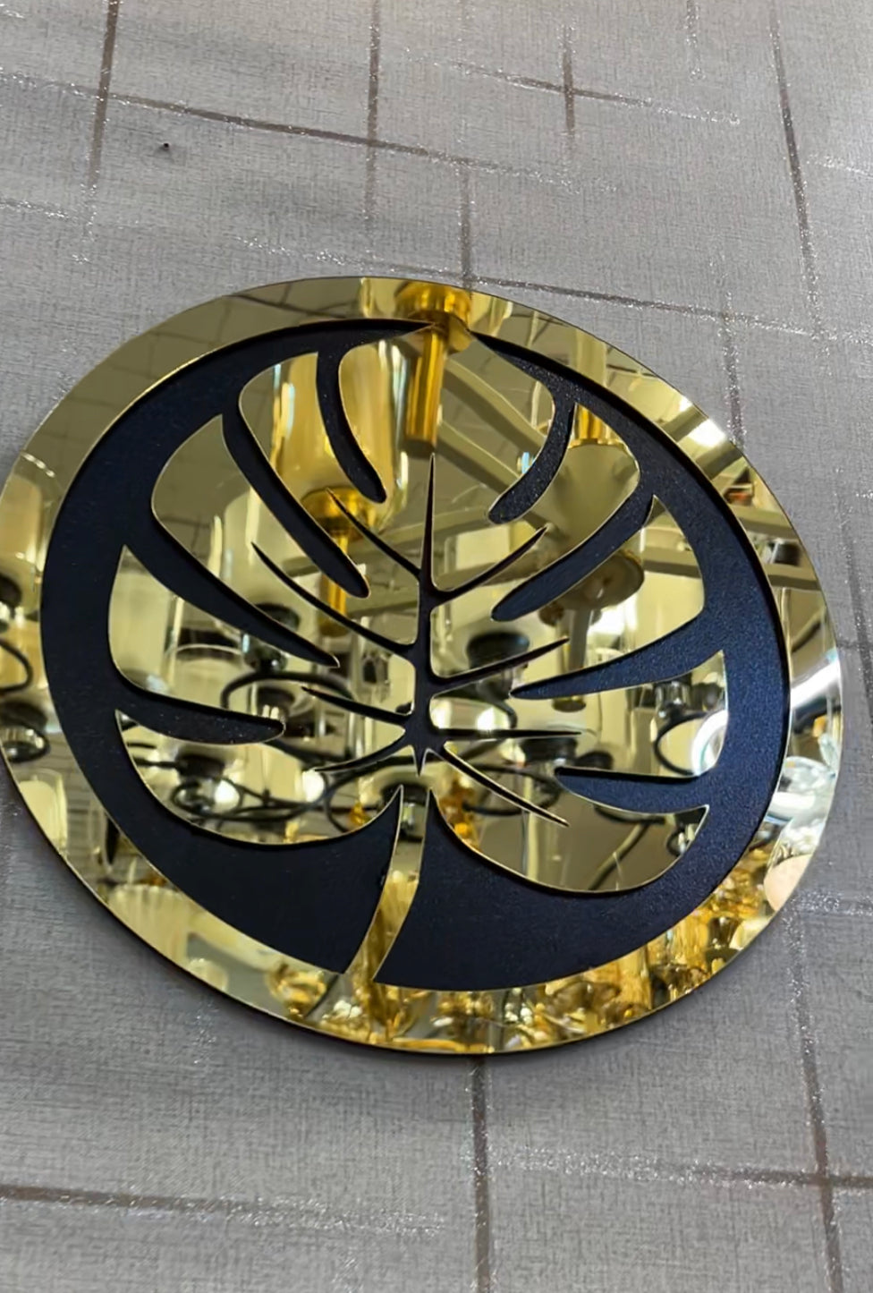 ساعة الريشة بتصميمها الانيق والفاخر أضف لمسة عصرية لبيتك